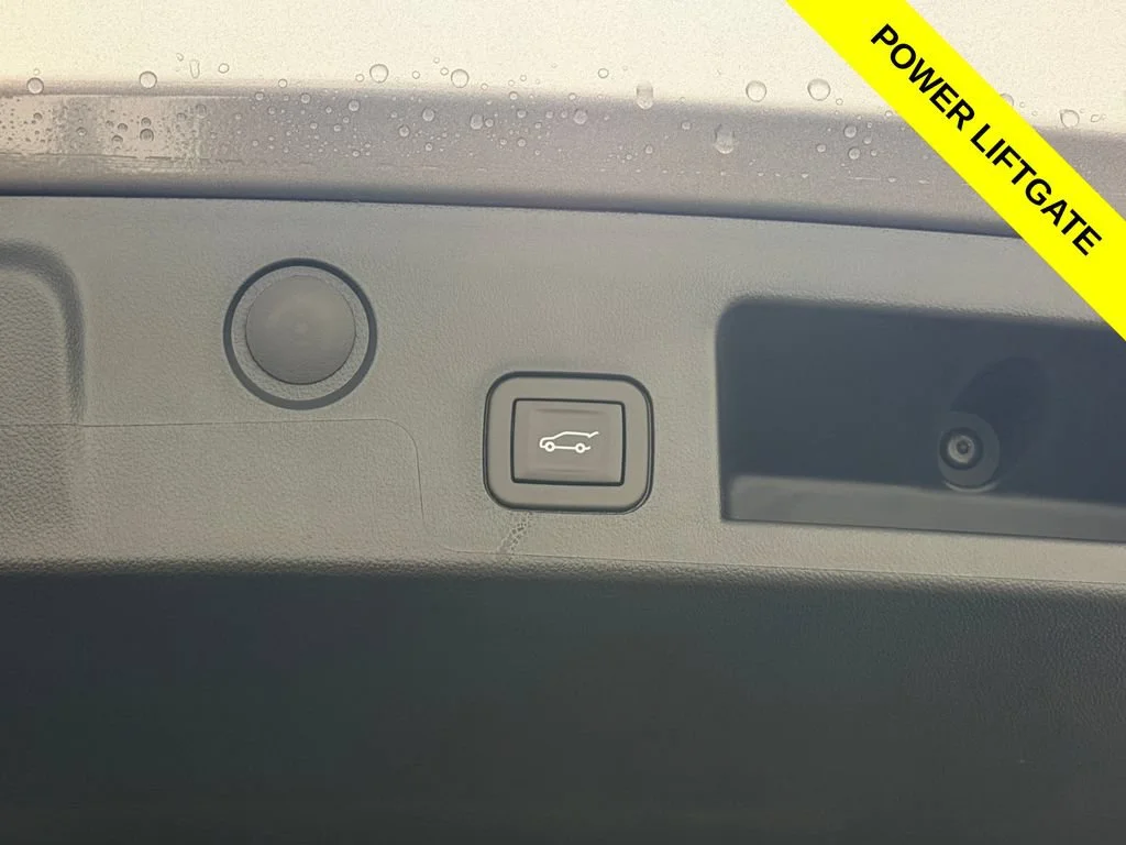 2027 Chevrolet Equinox LT - Photo 10