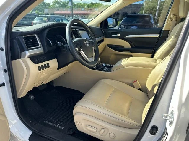 Used 2019 White Toyota XLE image 16