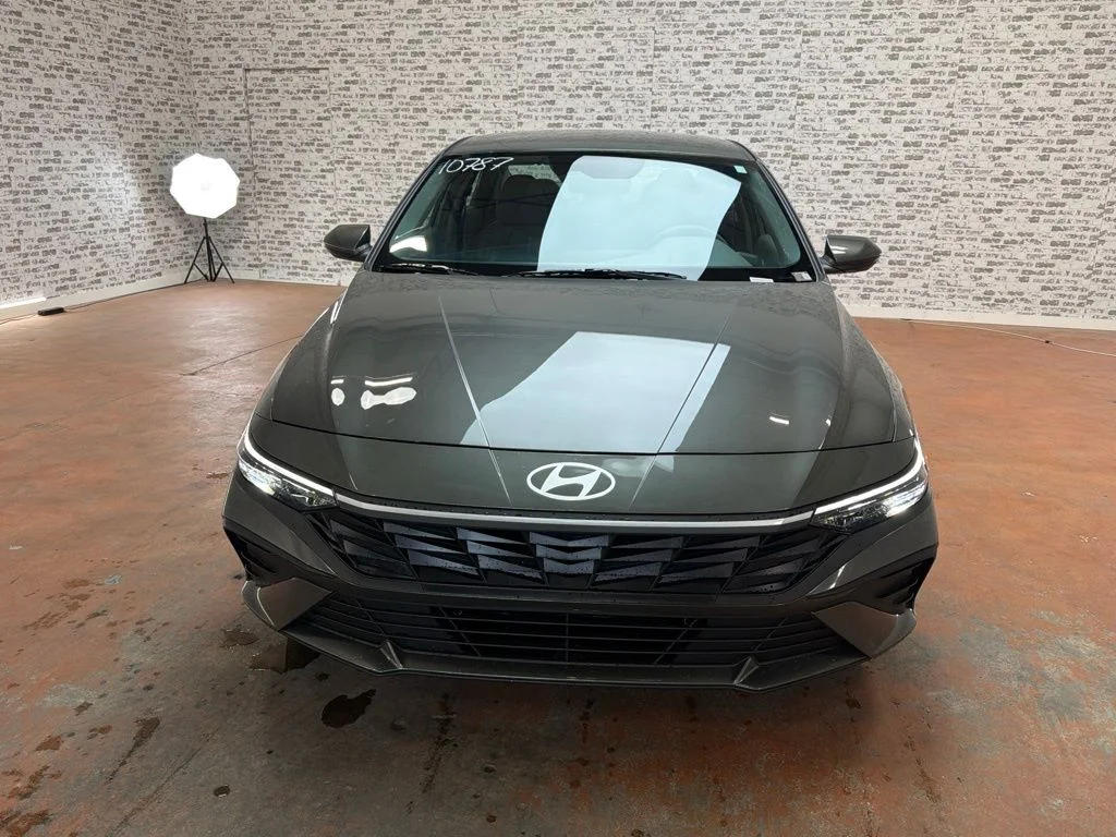 New 2026 Amazon Gray Hyundai SE image 2