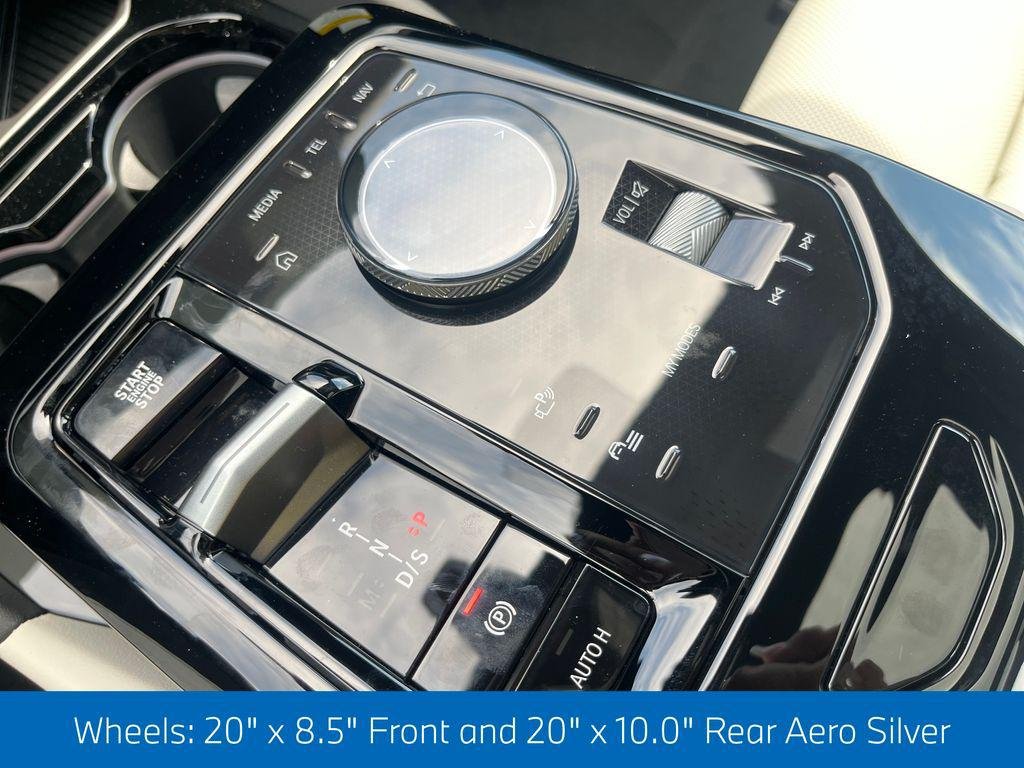 New 2026 Oxide Grey Metallic BMW 530i xDrive image 18