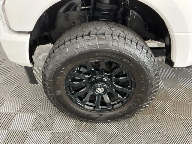 Used 2022  Ford Platinum image 35