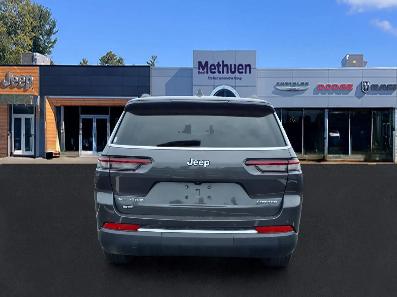 Used 2022 Baltic Gray Metallic Clearcoat Jeep Limited image 4
