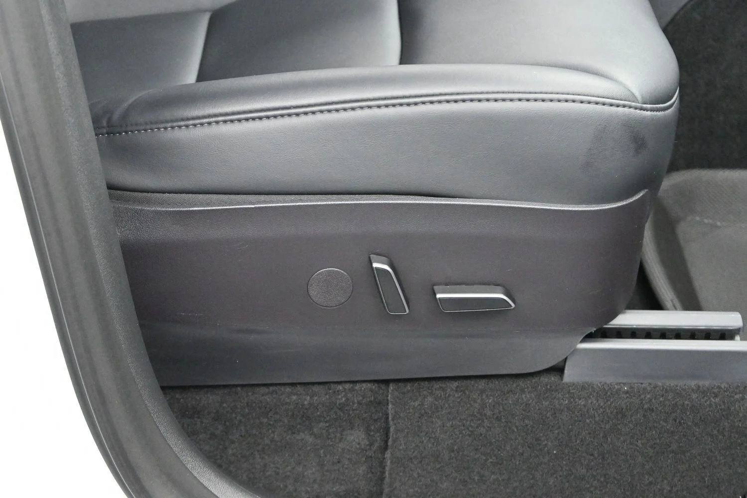 Used 2023  Tesla Performance image 28