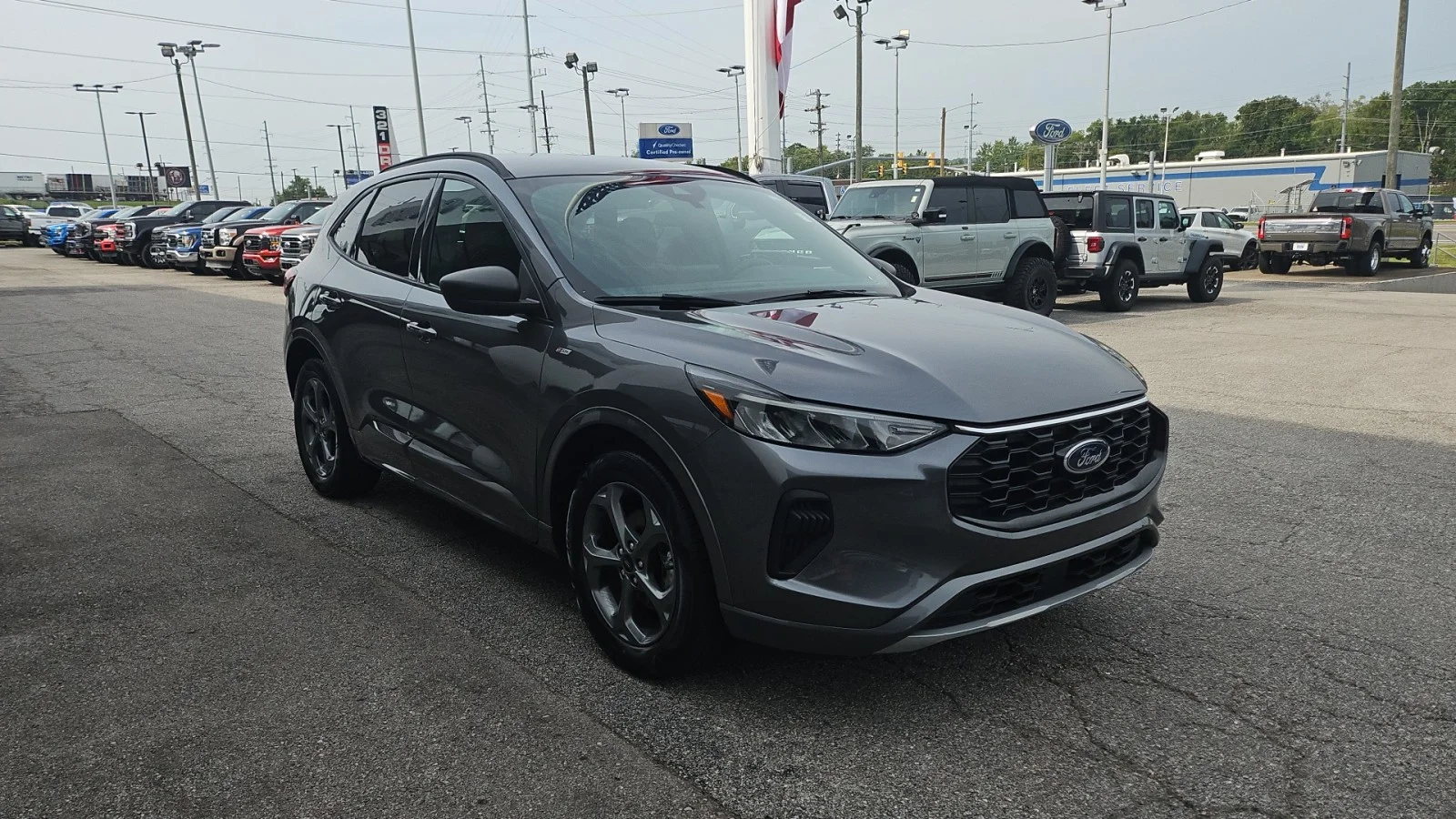 Used 2023 Gray Ford ST-Line FWD image 6
