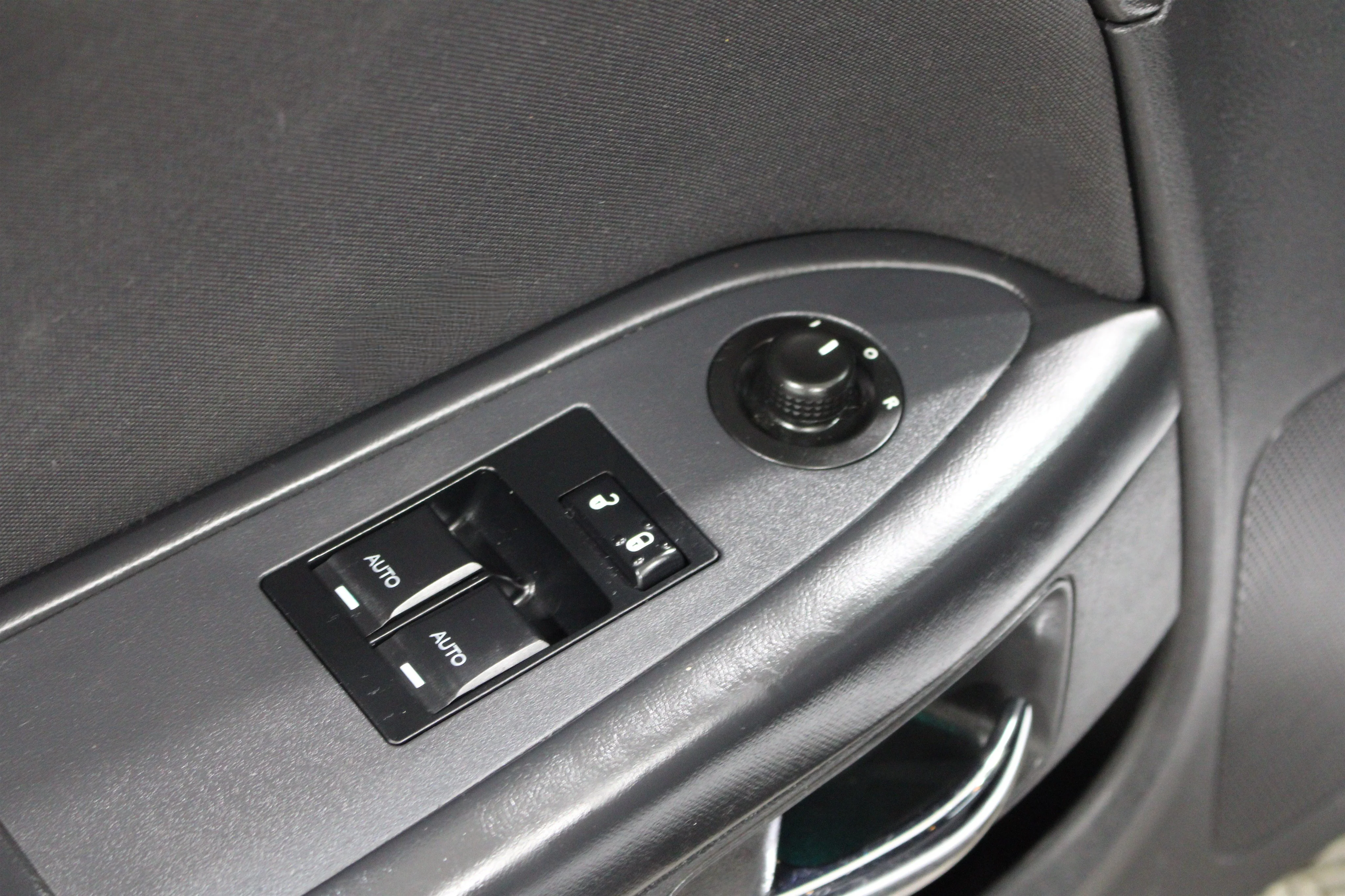 2014 Dodge Challenger SXT - Photo 7