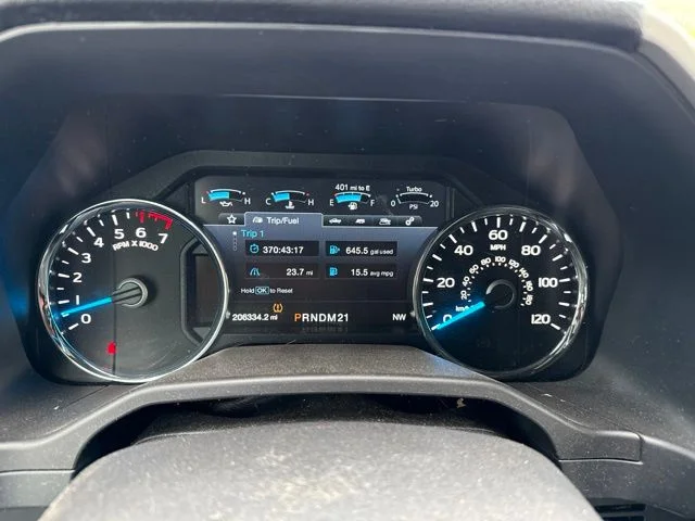 Used 2015  Ford Lariat image 8