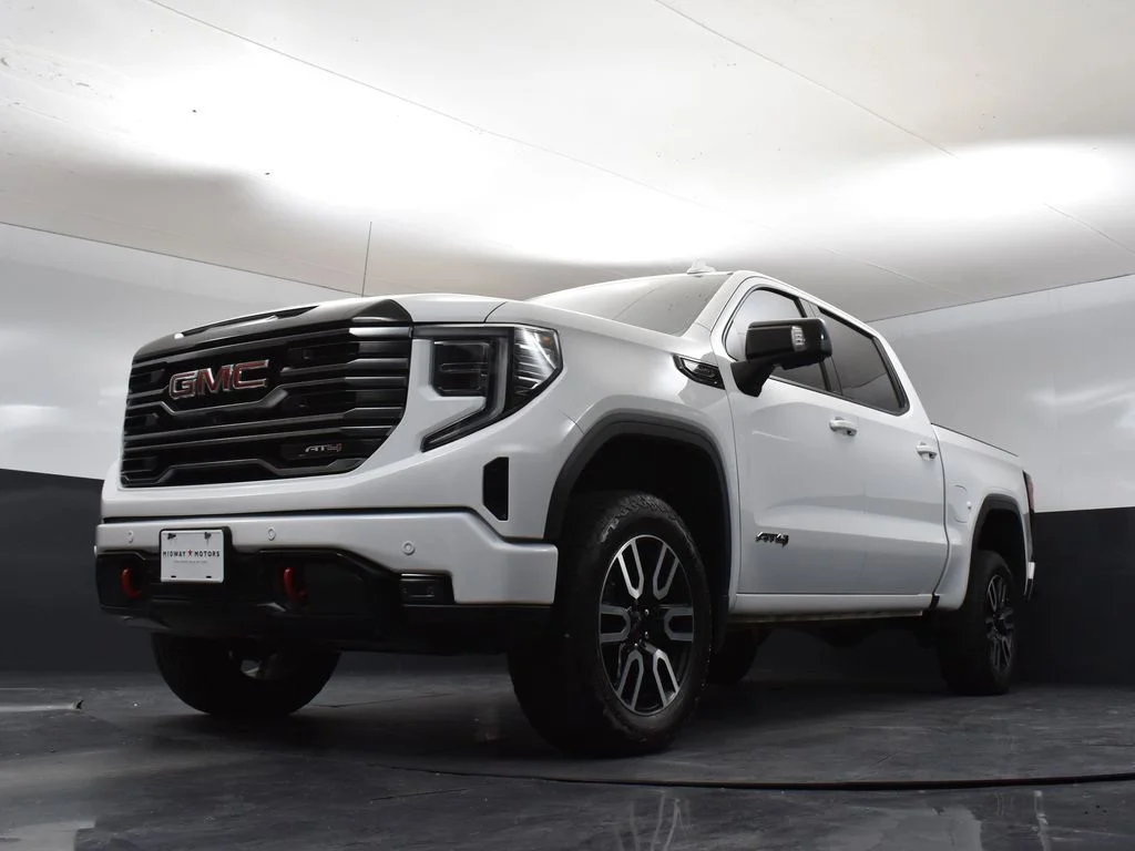 Used 2025 White GMC AT4 image 37