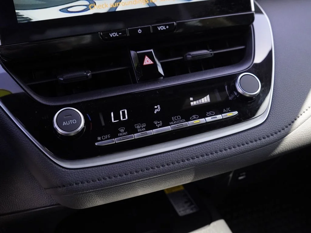 2025 Toyota Corolla SE - Photo 15