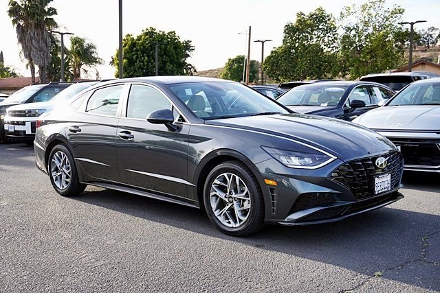 Used 2023 Gray Hyundai SEL image 5