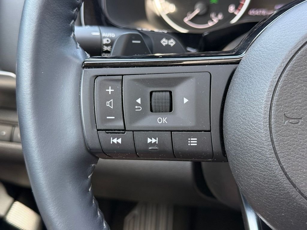 Certified Used 2023 Super Black Nissan SL image 15