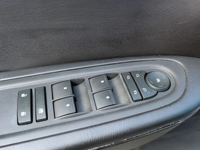 Used 2017 White GMC Limited image 16