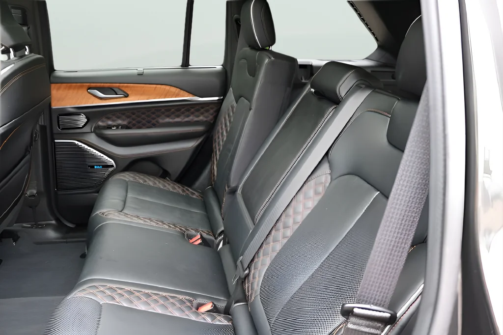 Used 2023  Jeep Summit Reserve image 12