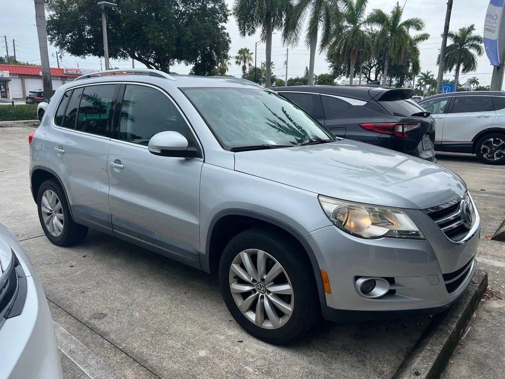 Used 2011 Silver Volkswagen  image 12