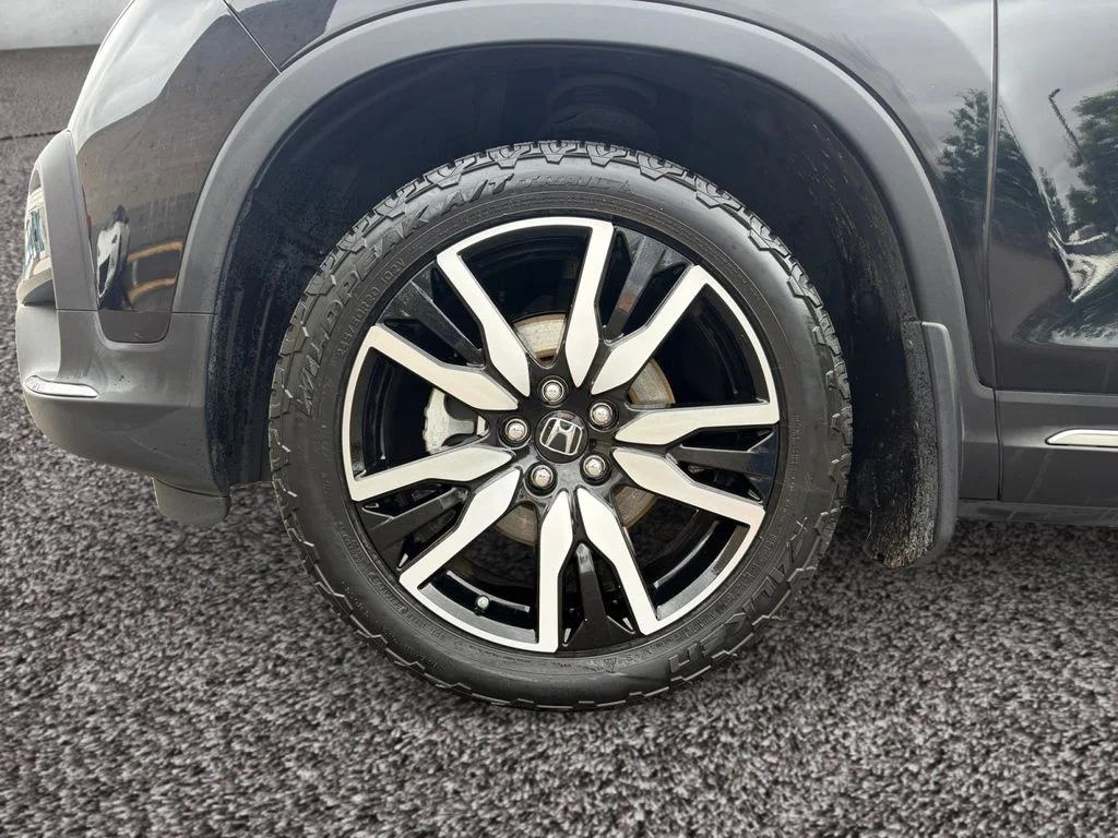 Used 2019  Honda Touring image 9