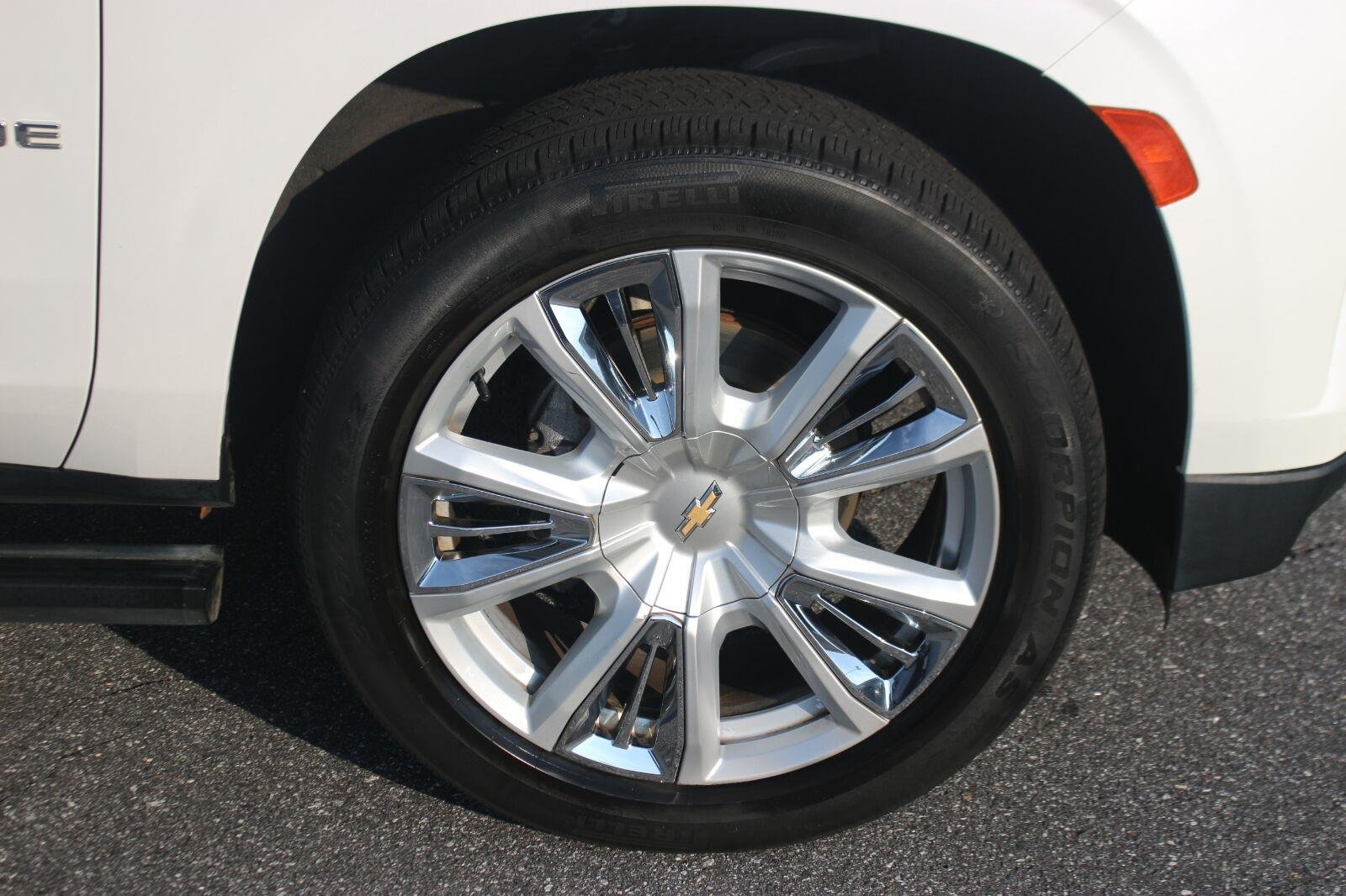 Used 2021 IRIDESCENT PEARL TRICOAT Chevrolet High Country image 42