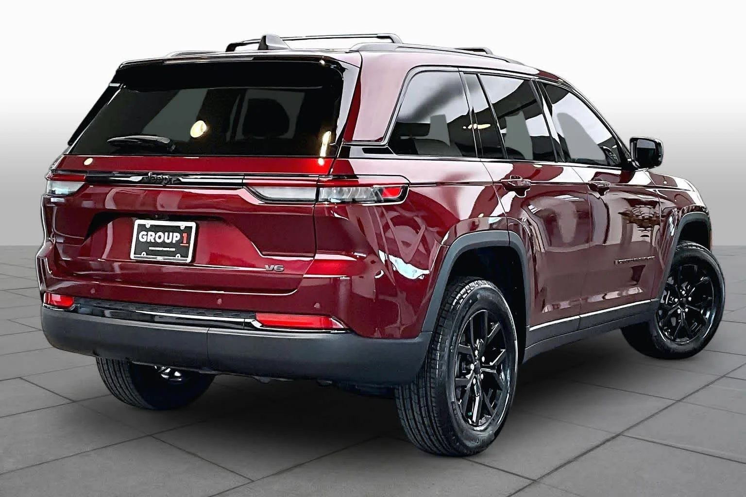 Used 2025 Velvet Red Pearlcoat Jeep Altitude image 13