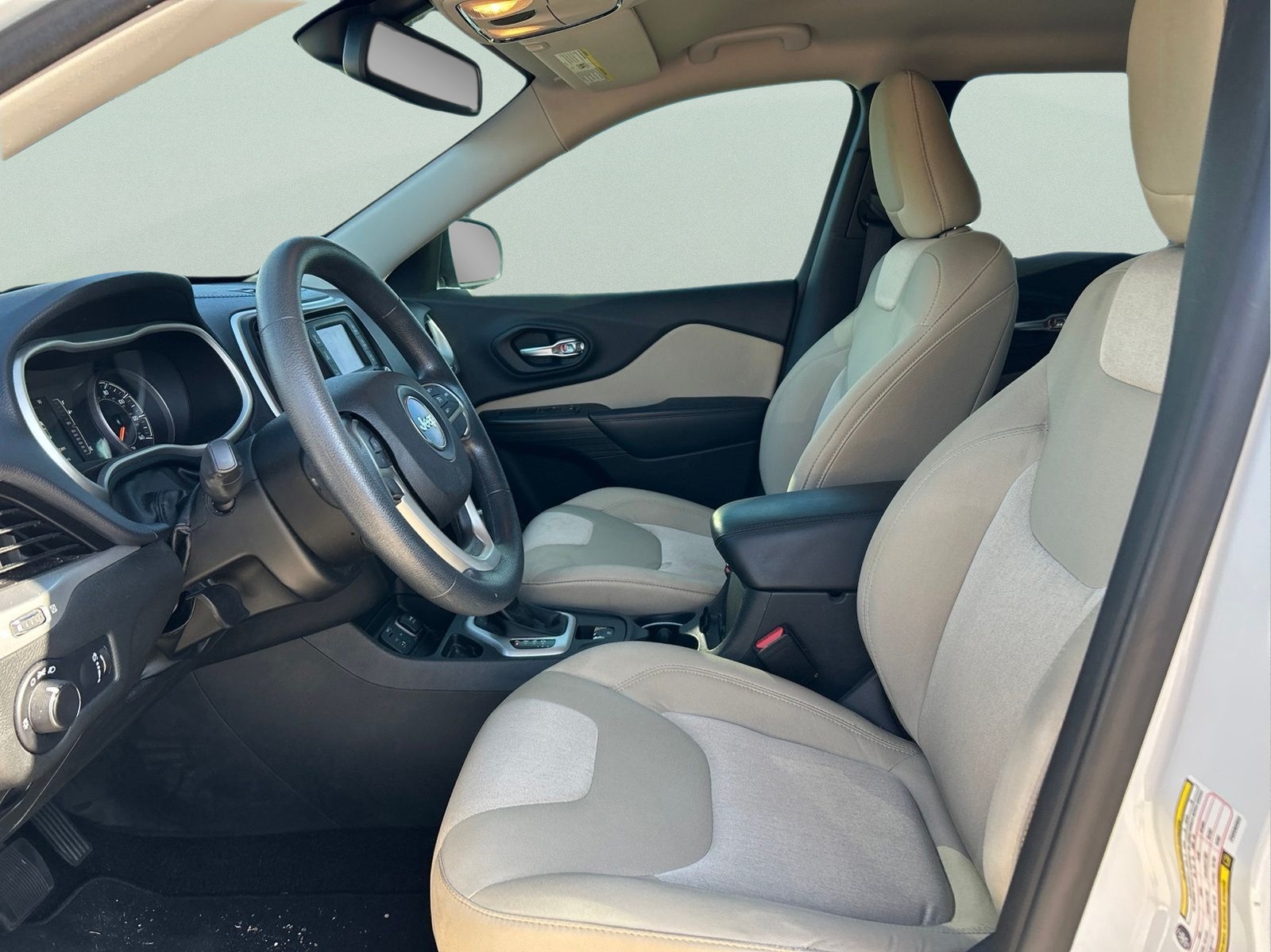 Used 2015 White Jeep Sport image 9