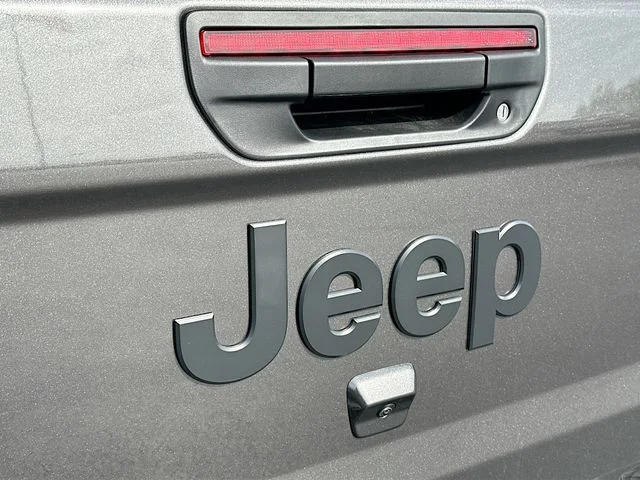 New 2026 Granite Crystal Metallic Clearcoat Jeep Sahara image 19
