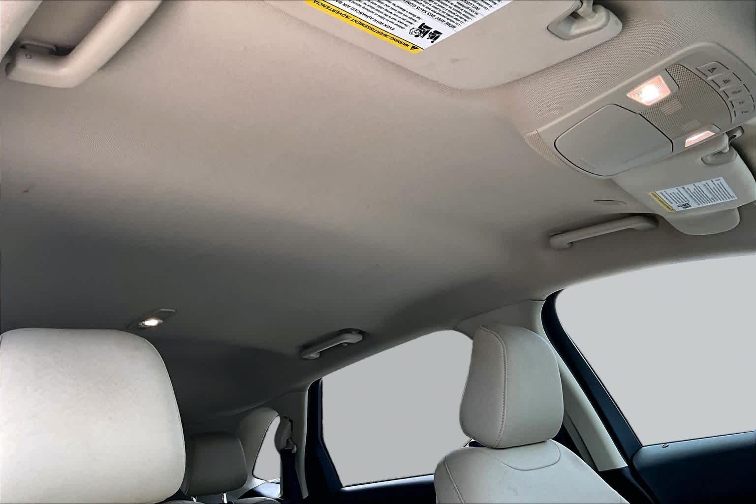 Used 2020 Agate Black Ford SE image 13