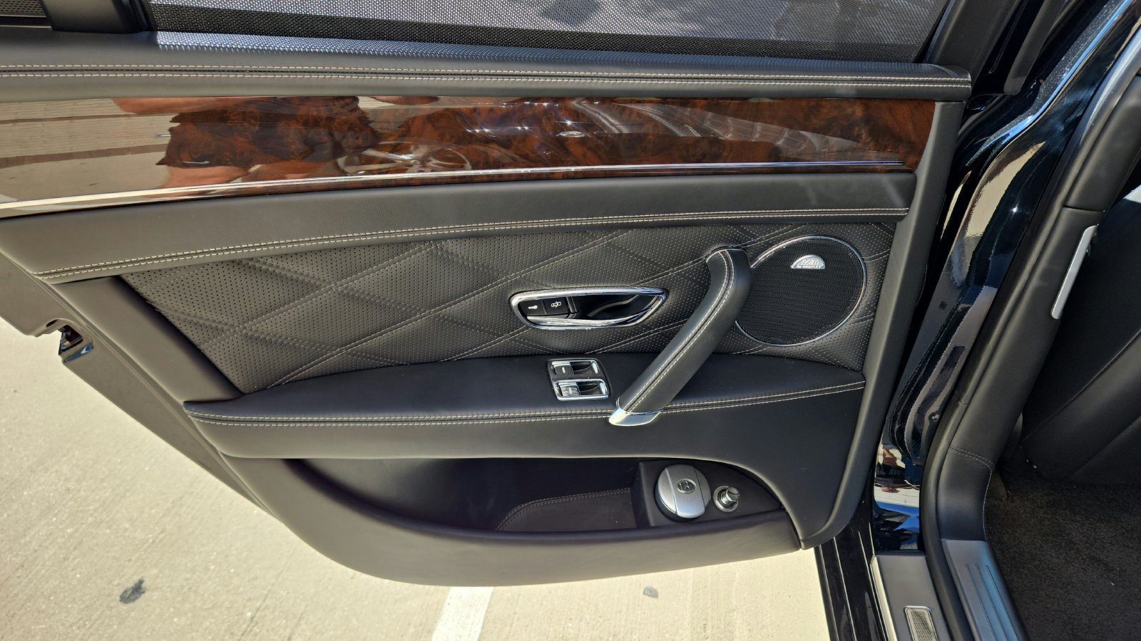 Used 2014  Bentley Base image 22