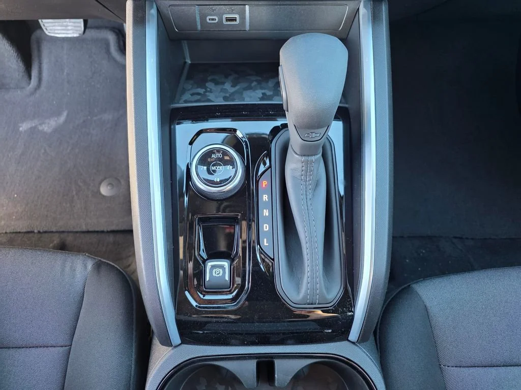 New 2026 Summit White Chevrolet Trail Boss image 22