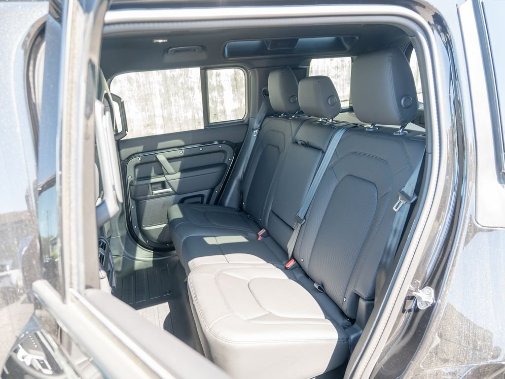 New 2026 Black Land Rover X-Dynamic SE image 23