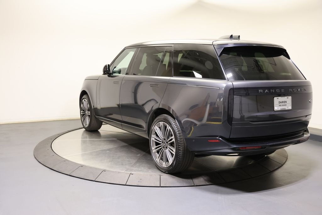 Used 2023 Carpathian Gray Premium Metallic Land Rover SE image 3