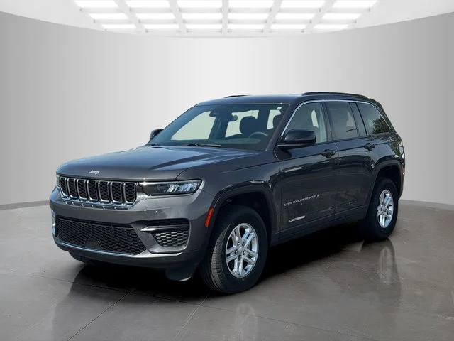 Certified Used 2024 Gray Jeep Laredo image 3