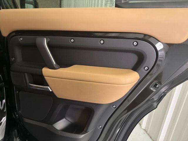 New 2026 Santorini Black Land Rover X-Dynamic SE image 19