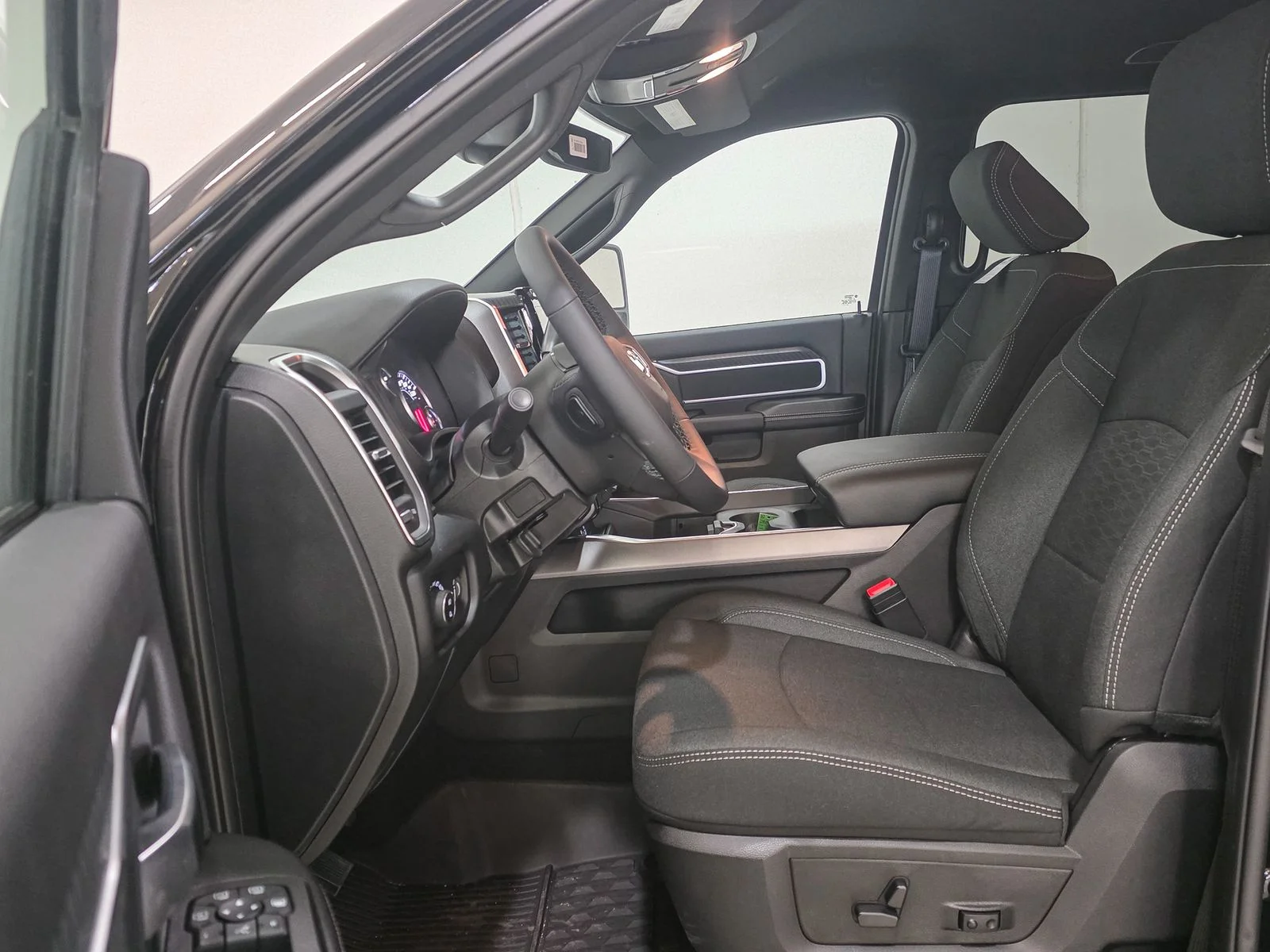 2026 RAM 3500 Big Horn - Photo 22