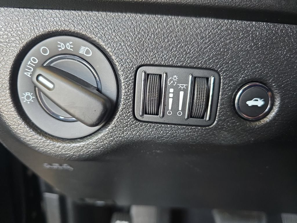 Used 2022 Black Dodge SXT image 28