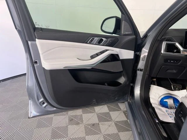 Used 2024 Gray BMW xDrive40i image 15