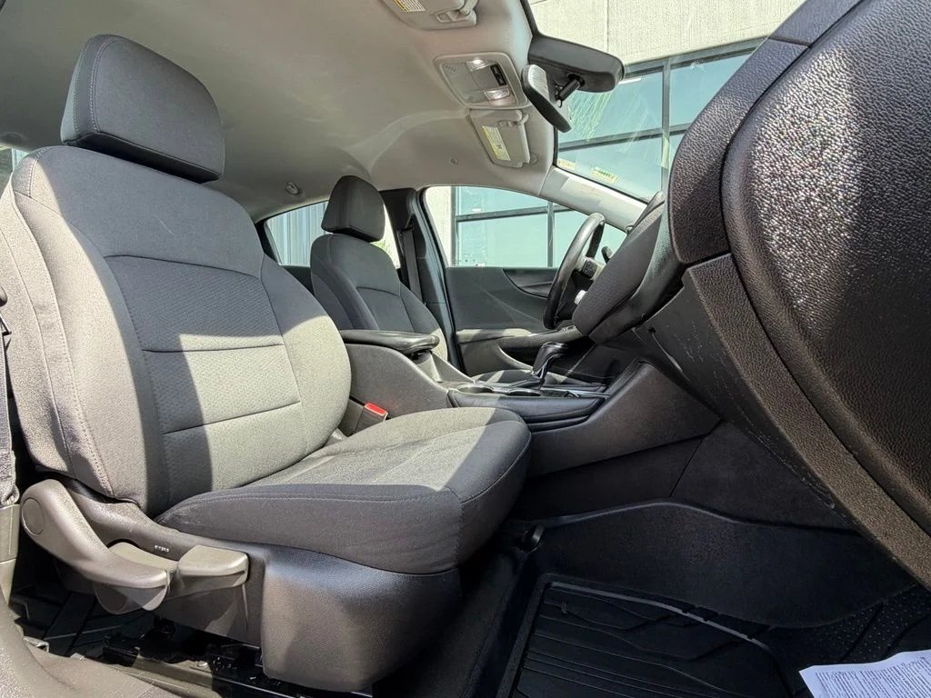 Used 2018 Black Chevrolet LT image 21