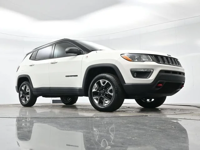Used 2018 White Clearcoat Jeep Trailhawk image 23