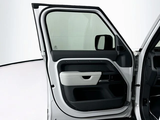Certified Used 2025 Fuji White Land Rover S image 11