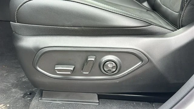 New 2026 White Jeep Altitude image 10
