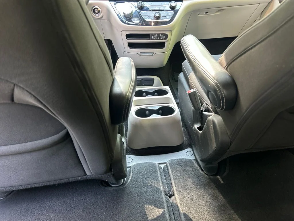 Used 2022 Black Chrysler LX image 27