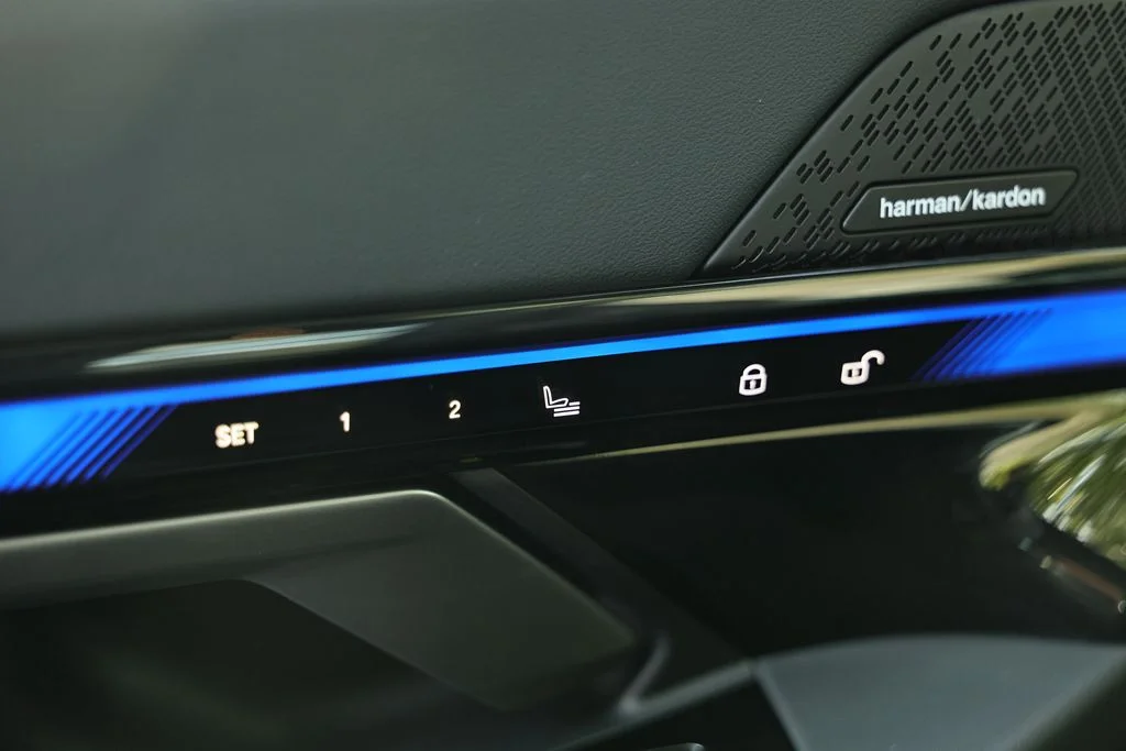 Used 2027 Carbon Black Metallic BMW 530i xDrive image 14