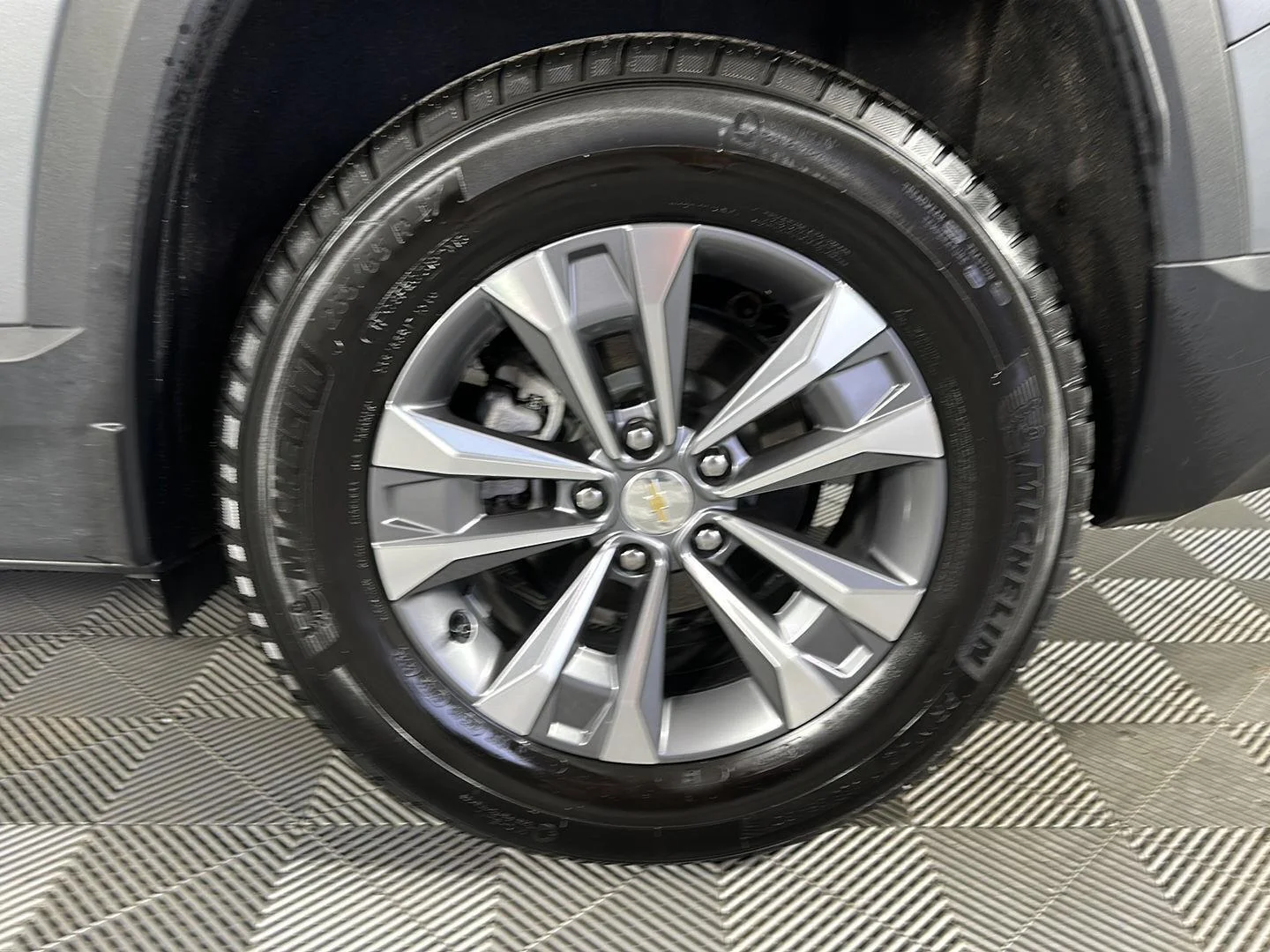 Used 2025 Sterling Gray Metallic Chevrolet AWD LT image 13