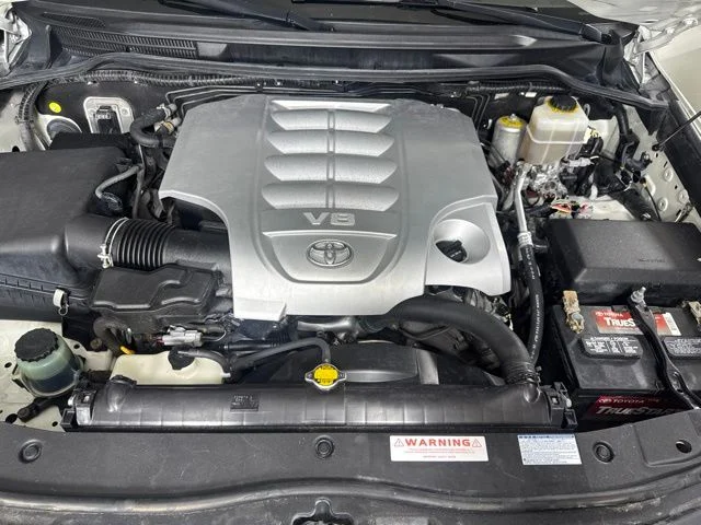 Used 2013 White Toyota Base image 9