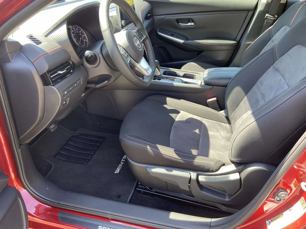 2025 Nissan Sentra SR - Photo 12