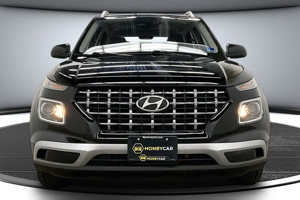 Certified Used 2023 Black Hyundai SEL image 2
