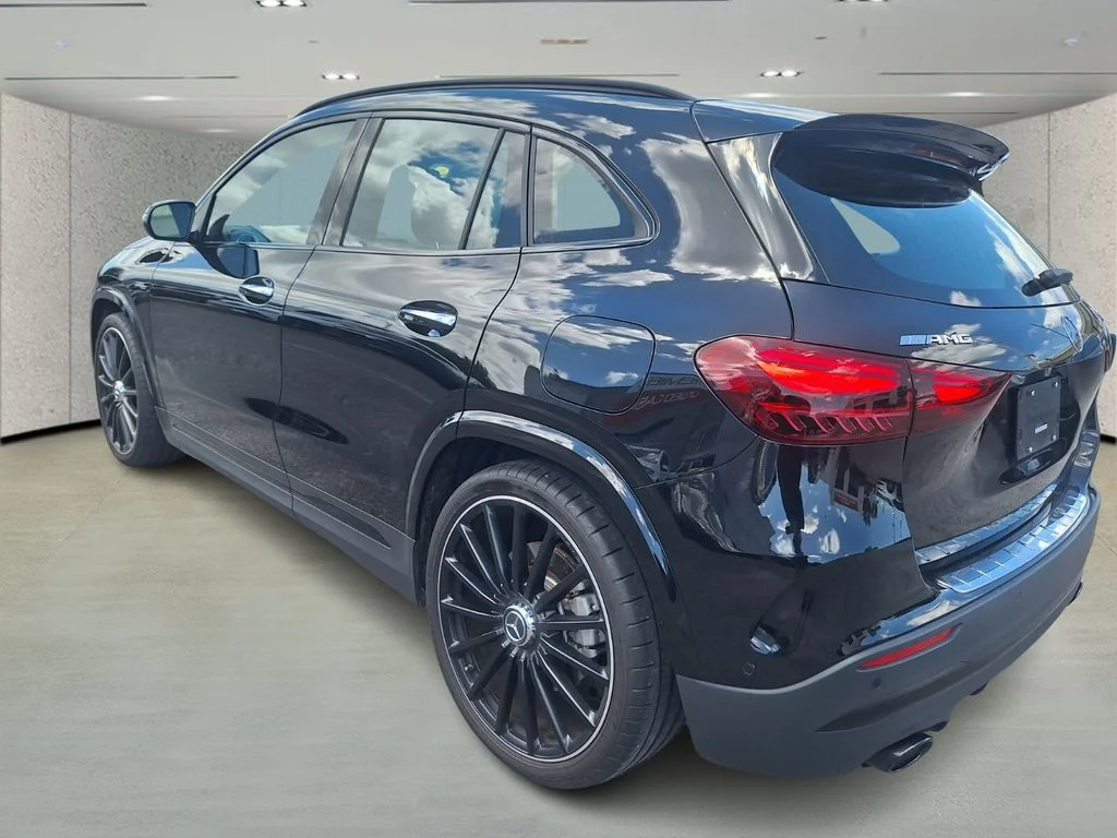 Used 2025  Mercedes-Benz GLA 35 AMG® image 3