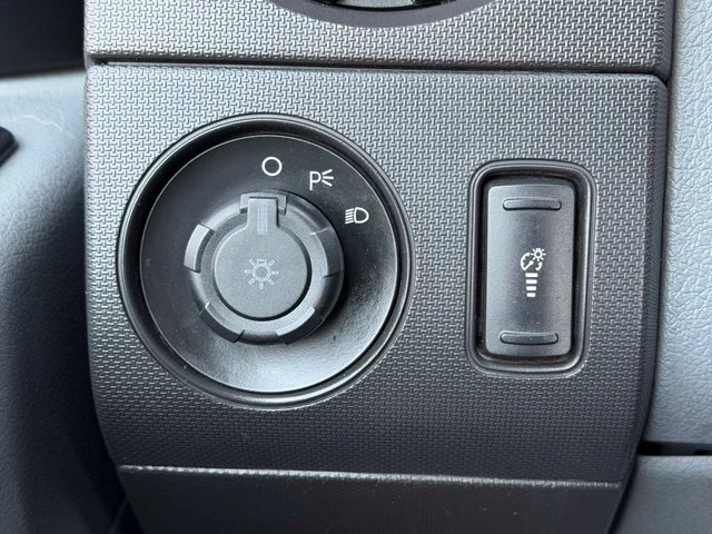 Used 2011 Oxford White Ford XL image 23