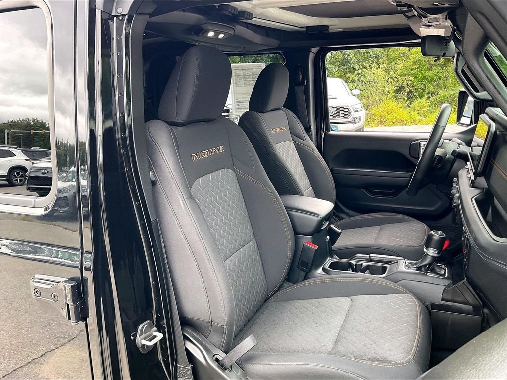 Used 2024 Black Clearcoat Jeep Mojave image 10