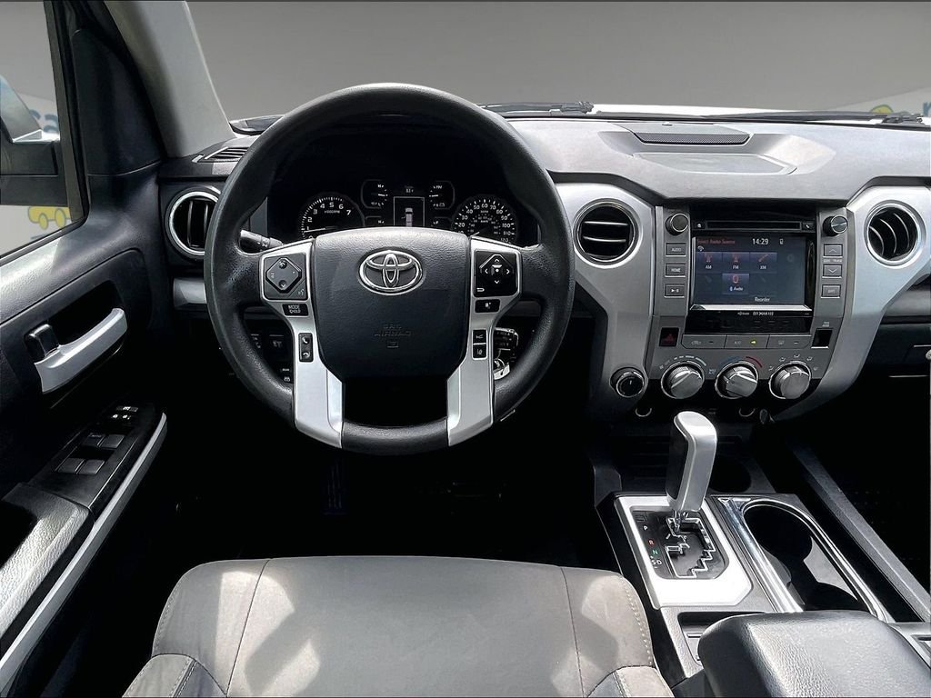Used 2018 Silver Toyota SR5 image 17