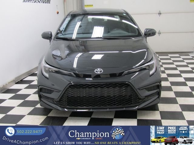 Used 2024  Toyota SE image 2