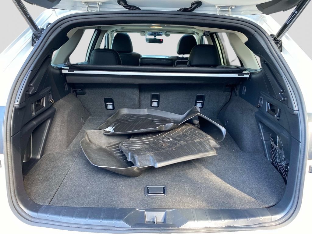 Used 2021 White Subaru Onyx Edition XT image 8