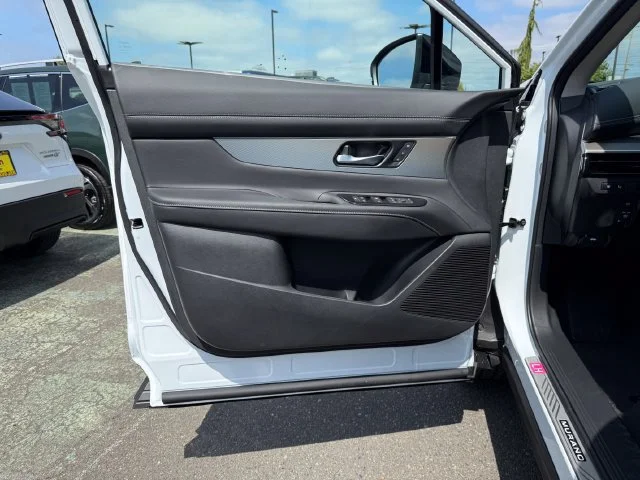 New 2026 Everest White Pearl Tricoat Nissan Platinum image 15