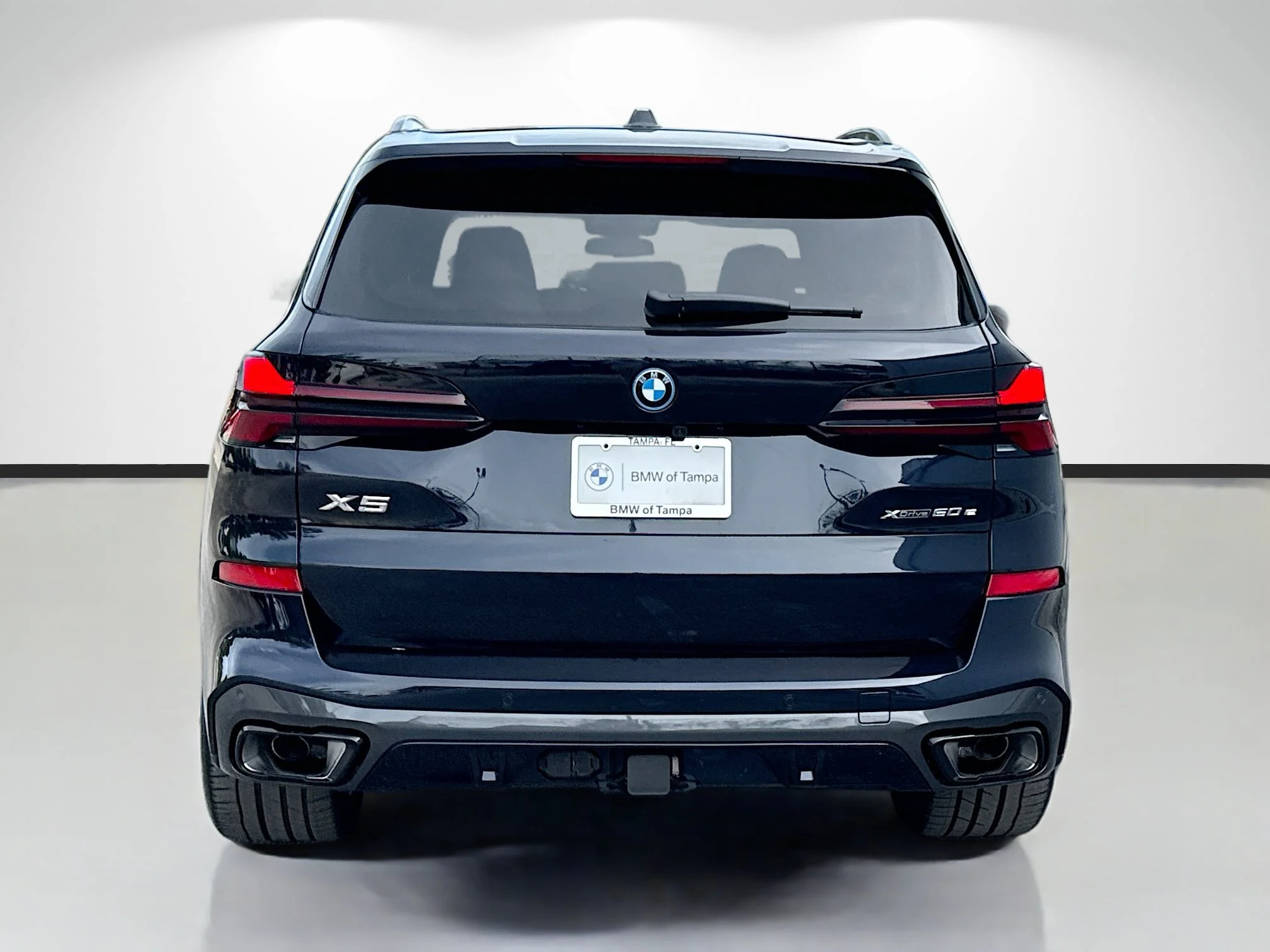 New 2026 Carbon Black Metallic BMW xDrive50e image 4